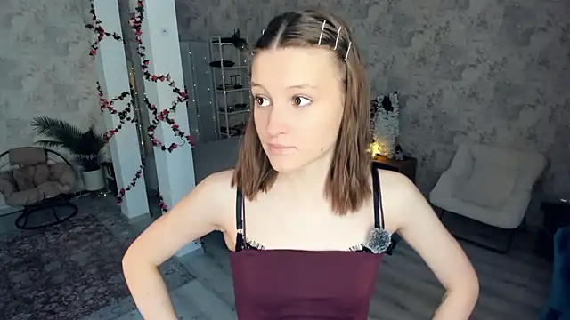 Snapshot of LianneBynon chatting on February 18, 2026, 8:21 am LianneBynon online show from February 18, 2026, 8:21 am