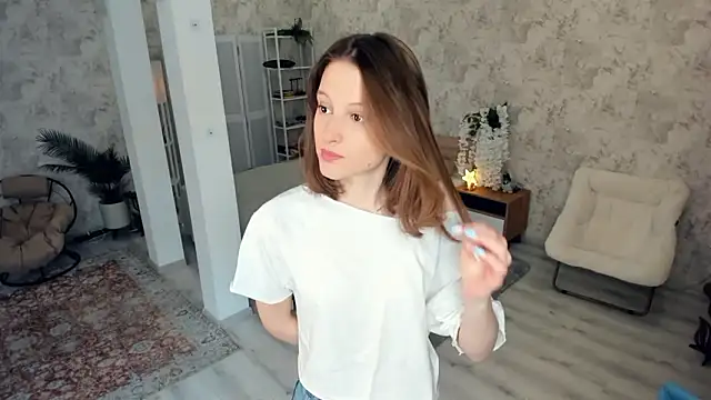 Snapshot of LianneBynon chatting on February 22, 2026, 8:46 am LianneBynon online show from February 22, 2026, 8:46 am