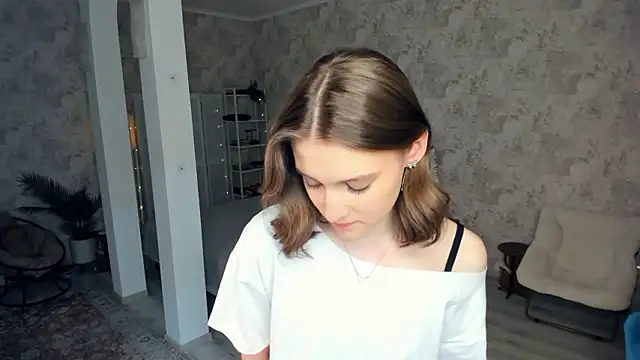 Snapshot of LianneBynon chatting on March 1, 2026, 8:16 am LianneBynon online show from March 1, 2026, 8:16 am