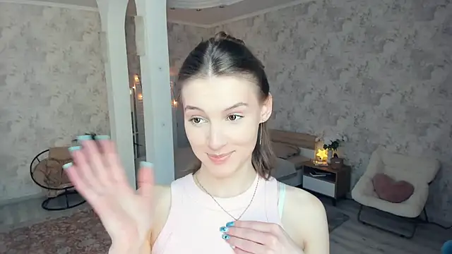 LianneBynon online show from May 24, 2026, 7:13 am
