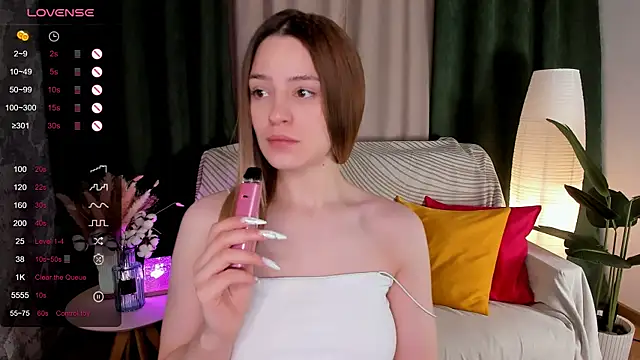 cherrykississ online show from May 18, 2026, 2:18 am