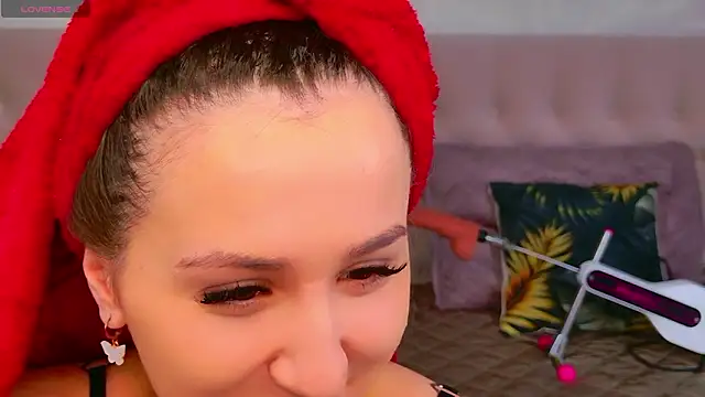 Snapshot of JasminUqueen chatting on February 10, 2026, 1:10 am JasminUqueen online show from February 10, 2026, 1:10 am