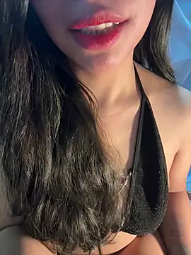 QuynhAnh 2k1 online show from February 23, 2026, 9:28 am