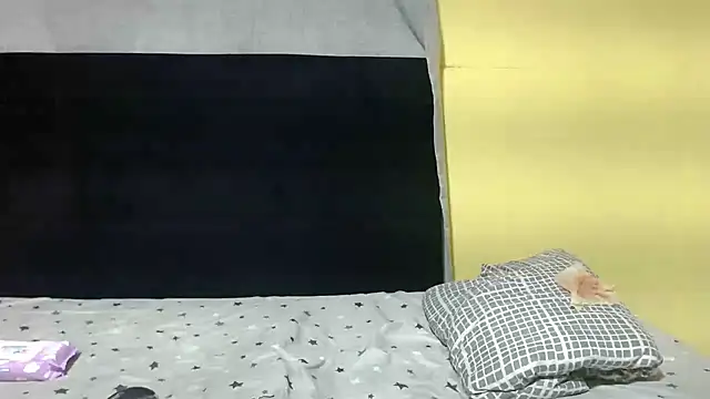 JinglynJuicy22 online show from February 26, 2026, 8:19 pm