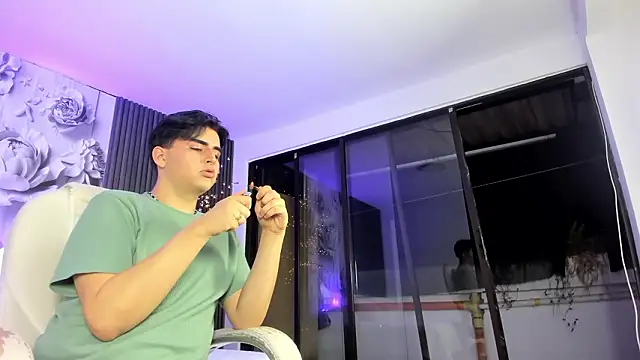 noahWolff  online show from February 21, 2026, 4:35 am