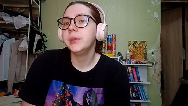 VannessaDillenbeck online show from March 3, 2026, 6:41 am