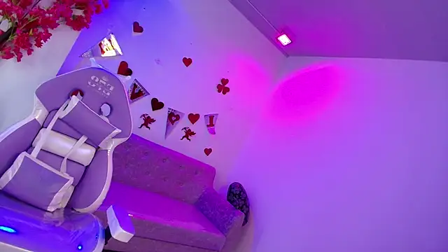 Snapshot of Maddie_T18 chatting on February 21, 2026, 11:44 am Maddie T18 online show from February 21, 2026, 11:44 am