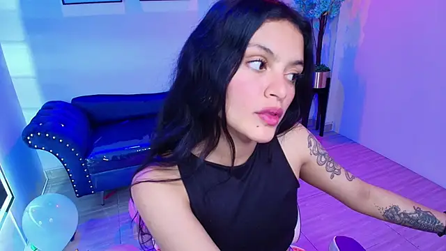 Maddie T18 online show from April 16, 2026, 9:39 pm