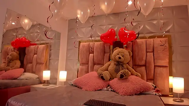 Paris Velvet online show from February 13, 2026, 10:39 pm