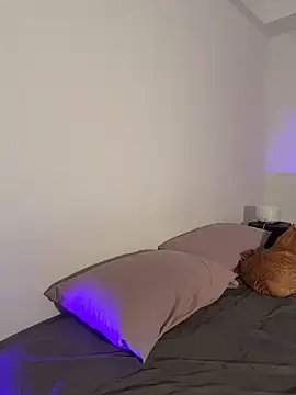 Chel   online show from April 8, 2026, 5:02 pm