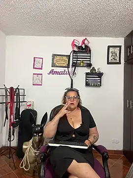 Snapshot of KimmyDark1 chatting on June 12, 2026, 9:35 pm KimmyDark1 online show from June 12, 2026, 9:35 pm
