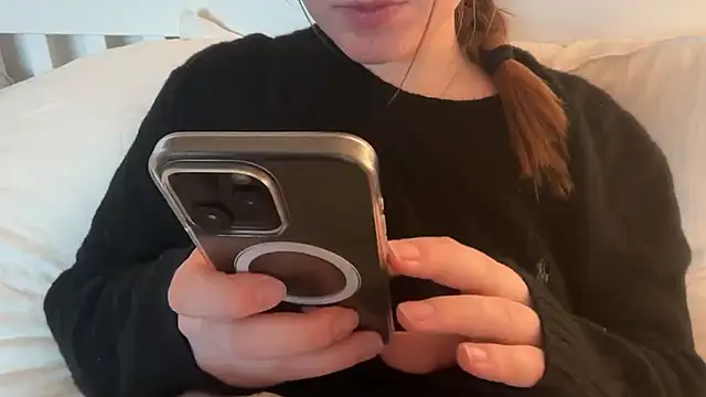 Snapshot of Lucyschickt chatting on April 30, 2026, 6:36 pm Lucyschickt online show from April 30, 2026, 6:36 pm