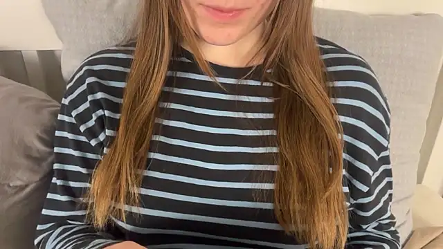 Snapshot of Lucyschickt chatting on June 8, 2026, 7:14 pm Lucyschickt online show from June 8, 2026, 7:14 pm
