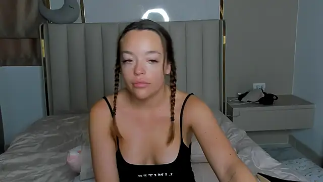 stellaa quenn online show from March 30, 2026, 12:11 am