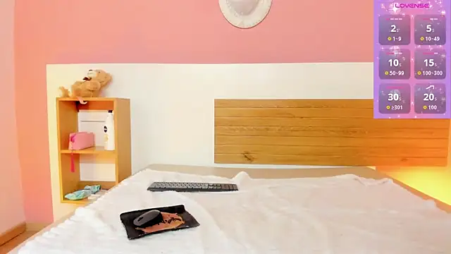 ValeryBellotti online show from April 17, 2026, 11:24 am