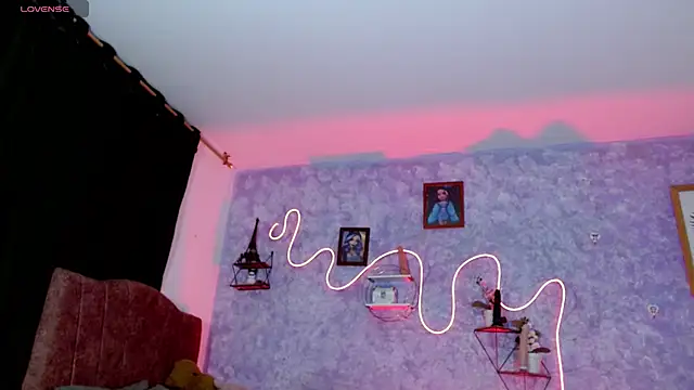 Everlin  Hot  online show from March 15, 2026, 2:06 am