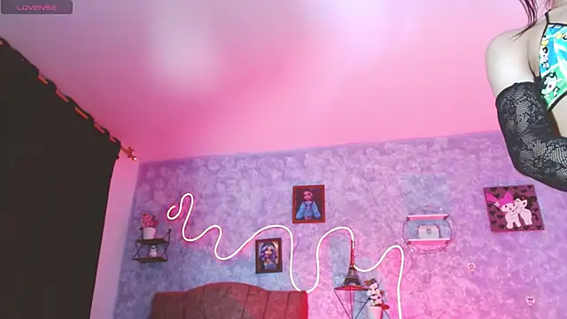 Everlin  Hot  online show from April 18, 2026, 4:38 am