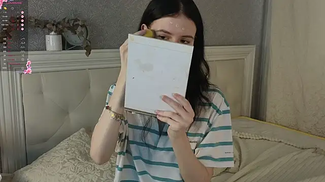 Glow hollow online show from February 8, 2026, 3:32 am