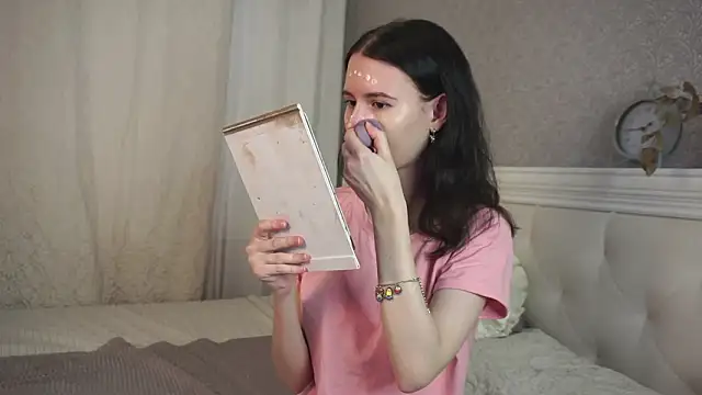 Glow hollow online show from February 11, 2026, 3:22 am