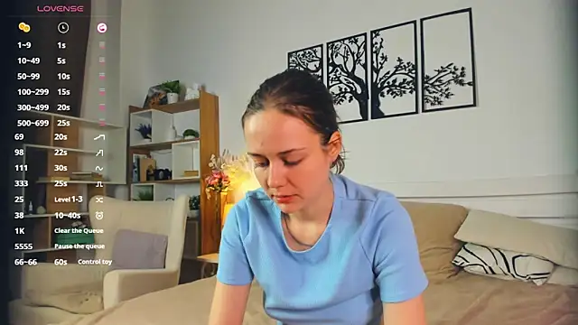 MalvinaTrafford online show from April 19, 2026, 6:43 pm