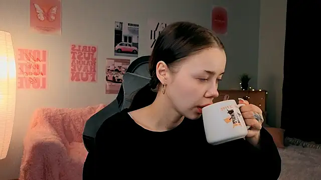 Vexnexe online show from March 4, 2026, 7:42 pm