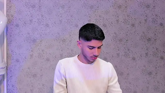 Snapshot of Apolo_Gray chatting on February 6, 2026, 6:40 am Apolo Gray online show from February 6, 2026, 6:40 am