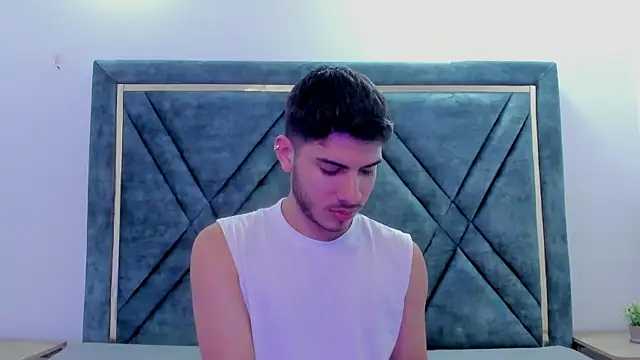 Snapshot of Apolo_Gray chatting on February 18, 2026, 5:25 am Apolo Gray online show from February 18, 2026, 5:25 am