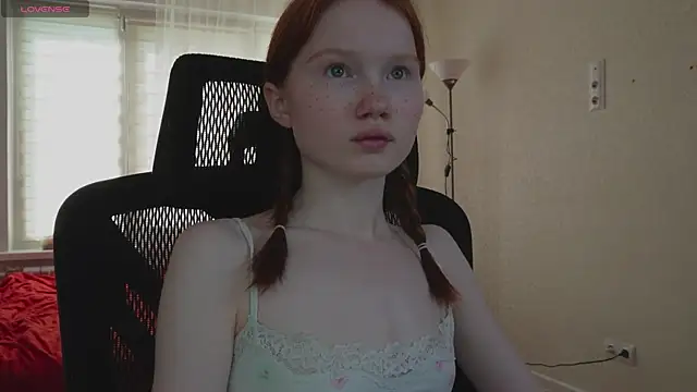 Snapshot of Nellie_baby chatting on June 19, 2026, 5:23 am Nellie baby online show from June 19, 2026, 5:23 am
