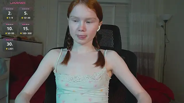 Snapshot of Nellie_baby chatting on July 10, 2026, 7:16 pm Nellie baby online show from July 10, 2026, 7:16 pm