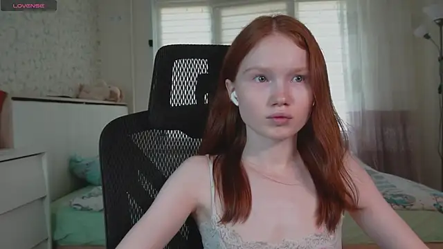Snapshot of Nellie_baby chatting on July 25, 2026, 12:25 pm Nellie baby online show from July 25, 2026, 12:25 pm