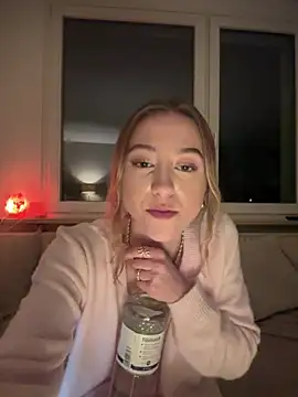 romyxxs online show from February 7, 2026, 8:12 pm