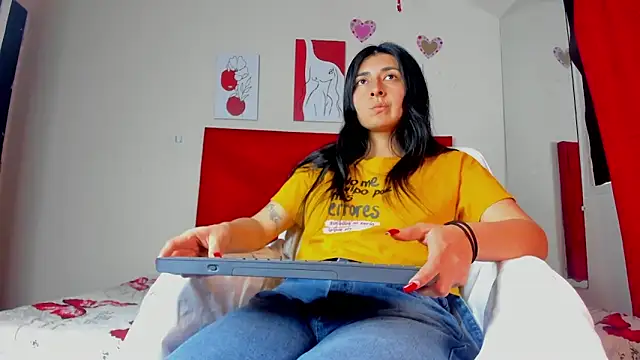 EmmaWilliamss4 online show from March 12, 2026, 3:29 pm