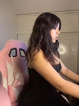 SoftDoll- online show from April 7, 2026, 3:40 am