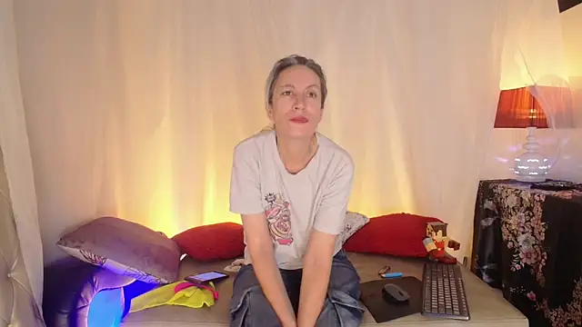 Snapshot of laurasofia45 chatting on June 14, 2026, 9:33 am laurasofia45 online show from June 14, 2026, 9:33 am