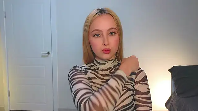 Snapshot of xloex chatting on February 7, 2026, 10:35 pm xloex online show from February 7, 2026, 10:35 pm