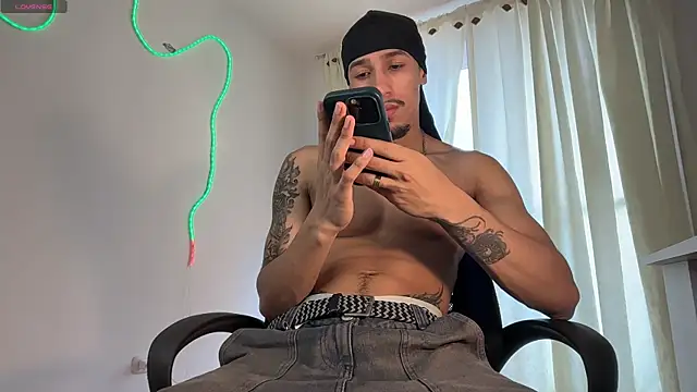 rafael stone11 online show from April 18, 2026, 7:51 pm