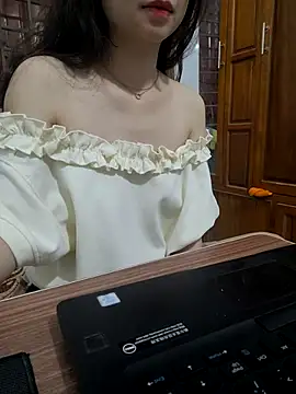 Snapshot of NinaKey chatting on May 1, 2026, 3:16 pm NinaKey online show from May 1, 2026, 3:16 pm
