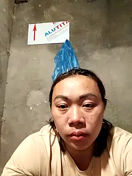 Snapshot of Bella-222 chatting on February 7, 2026, 1:15 pm Bella-222 online show from February 7, 2026, 1:15 pm