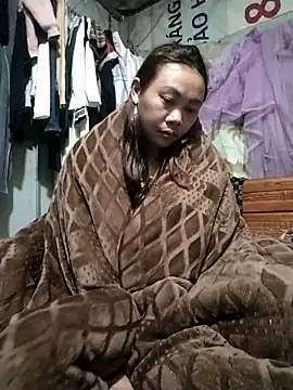 Snapshot of Bella-222 chatting on February 16, 2026, 10:06 pm Bella-222 online show from February 16, 2026, 10:06 pm