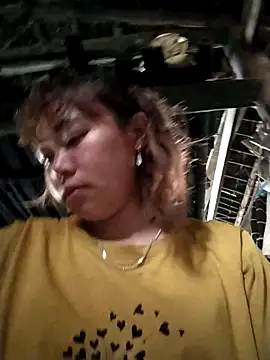 Snapshot of Bella-222 chatting on February 25, 2026, 4:33 am Bella-222 online show from February 25, 2026, 4:33 am