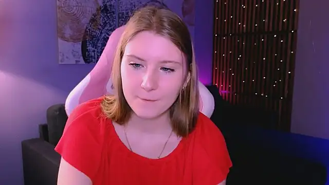 Caroline Desire  online show from March 25, 2026, 7:36 am