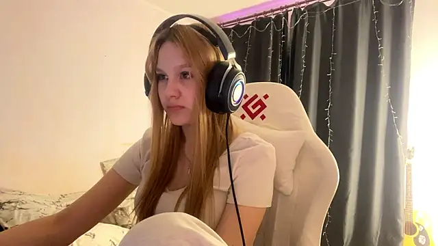 axin burnell online show from April 16, 2026, 9:39 pm