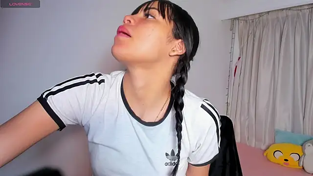 Snapshot of kendall_hernandez chatting on February 16, 2026, 2:13 pm kendall hernandez online show from February 16, 2026, 2:13 pm