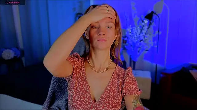 Snapshot of Crystal_Kris chatting on March 4, 2026, 5:57 am Crystal Kris online show from March 4, 2026, 5:57 am