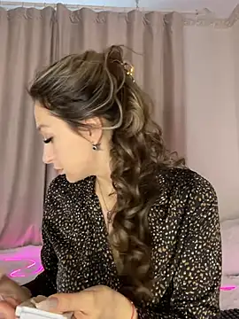 Alyxra online show from February 8, 2026, 9:02 am