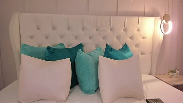 amanda rios online show from May 19, 2026, 9:43 pm