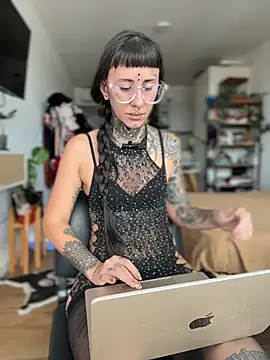 xsadtanas online show from February 25, 2026, 4:38 pm