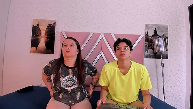 Snapshot of natasha_and_zoe chatting on March 4, 2026, 11:16 am natasha and zoe online show from March 4, 2026, 11:16 am