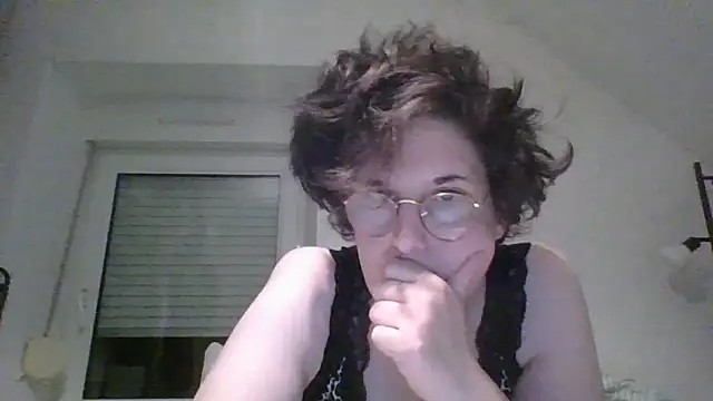Snapshot of OIseauNoir88 chatting on April 8, 2026, 7:58 pm OIseauNoir88 online show from April 8, 2026, 7:58 pm