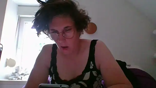 Snapshot of OIseauNoir88 chatting on May 16, 2026, 6:43 am OIseauNoir88 online show from May 16, 2026, 6:43 am